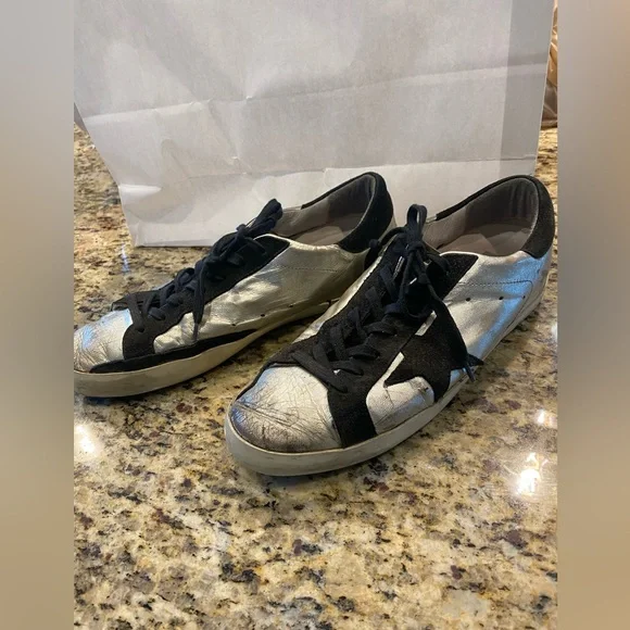 GOLDEN GOOSE SUPERSTAR Silver and Black Sneakers. Size 42. Influencer Favorite! - Picture 4 of 7